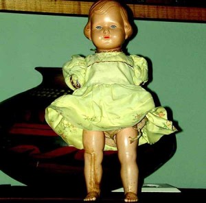 Muñeca en un escaparate.